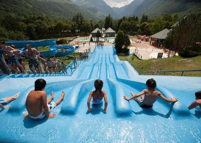 4 A 5 Personnes Au Bord Du * Génos