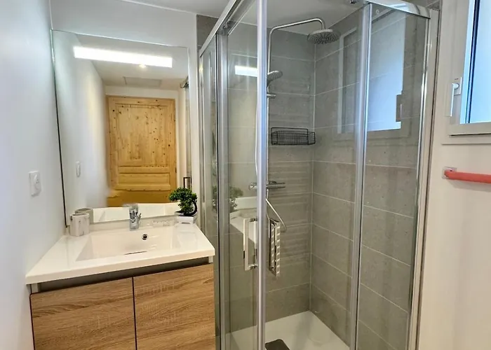 4 A 5 Personnes Au Bord Du アパート Génos