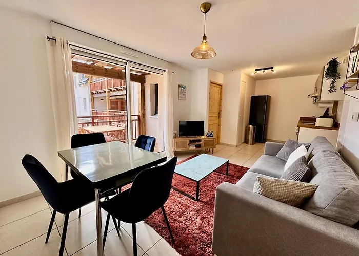 4 A 5 Personnes Au Bord Du *